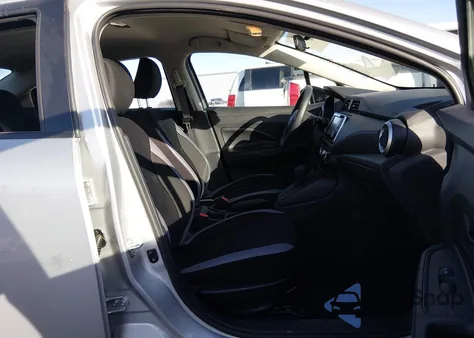 2025 Nissan Versa 1.6 S z USA, uszkodzony, nr VIN 3N1CN8DV6SL881721